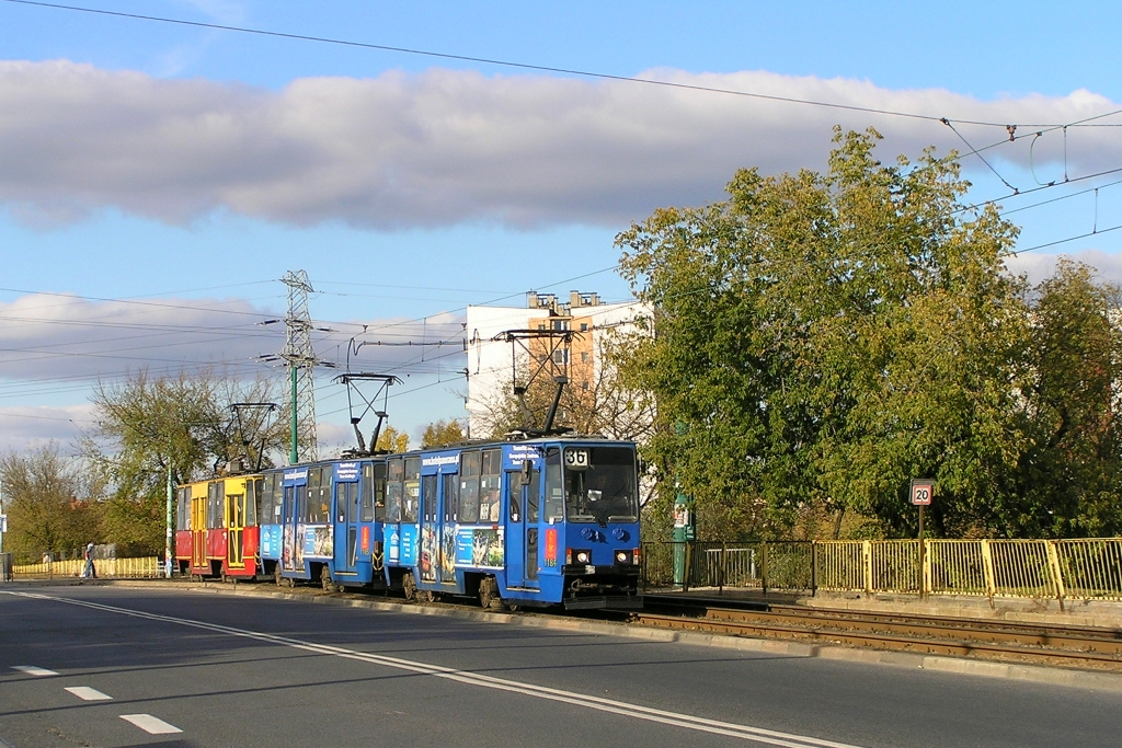 1184+1185+1194
Dwa wagony z reklamą, jeden bez i jakoś to leciało... ;)
Słowa kluczowe: 105Na 1184+1185+1194 36 Andersa 3x105Na