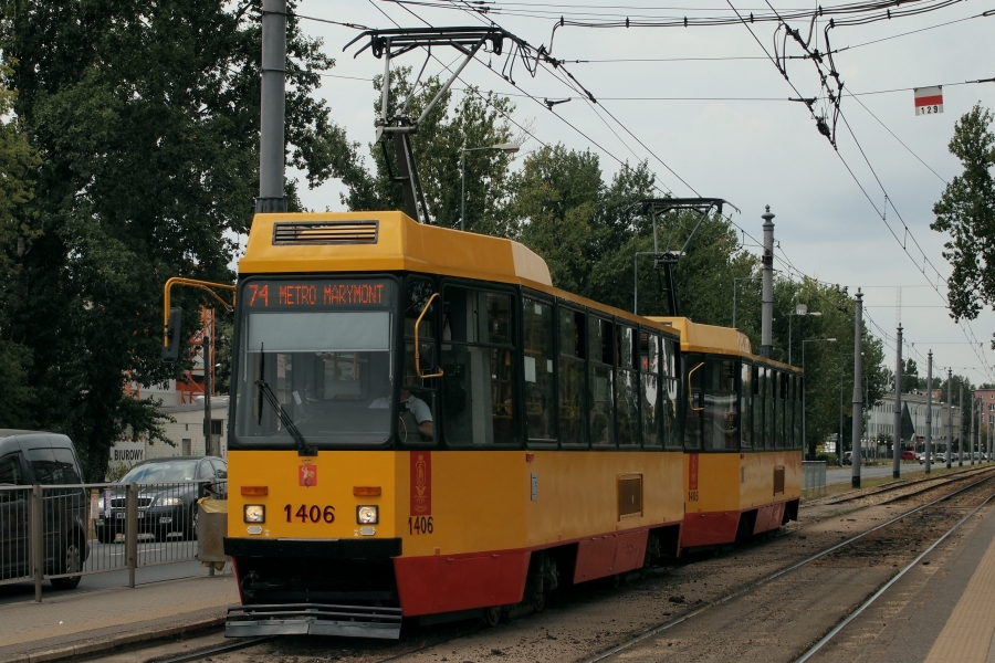 1406+1405
Jeden z dwóch takich składów-mutantów obsługiwał tego dnia linię 74.
Słowa kluczowe: 105Ne 1406+1405 74 Odrowąża