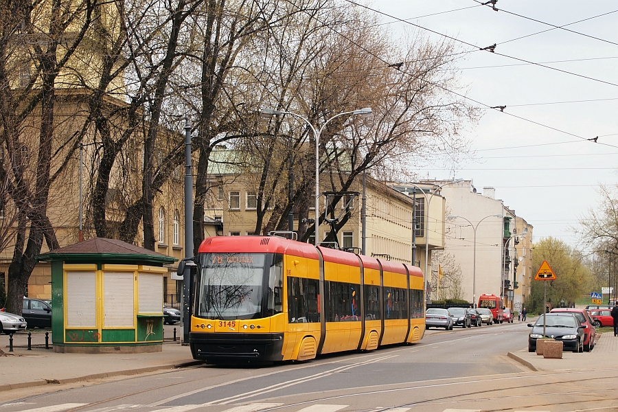 3145
W ten wydłużony weekend z zajezdni Praga wyjeżdżały tramwaje tylko na dwie linie: 3 z Kawęczyńskiej na Gocławek i 78 z Kawęczyńskiej... na Gocławek ;) 
Pierwsza przez Zamoyskiego, druga przez al. Waszyngtona. 
Obie całkowicie taborowo "zeswingowane"(z punktu widzenia pasażera wspaniale, z subiektywnego punktu widzenia fotoamatora już niezbyt ;) )
Słowa kluczowe: 120Na 3145 78 Kawęczyńska