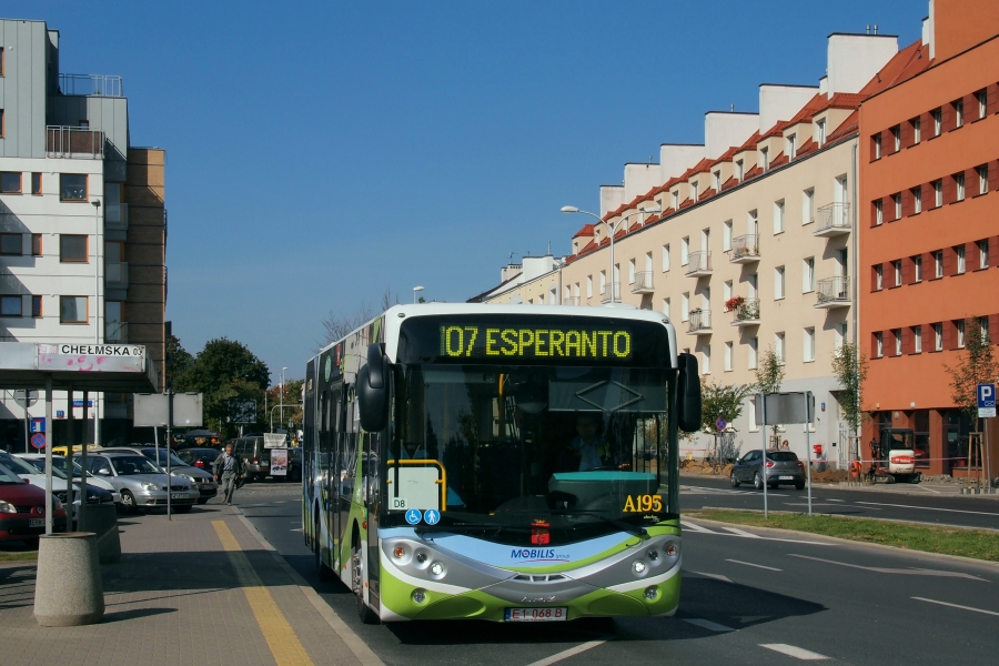 A195
...i rzut z nieco bliższej perspektywy.
Słowa kluczowe: CitySmile10E A195 107 Chełmska