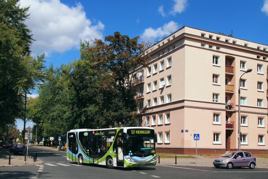 A195
Trolejbus bez pałąka na Muranowie.
Słowa kluczowe: CitySmile10E A195 107 Smocza