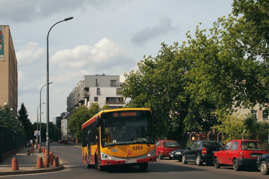 A184
Zdjęcie jest krzywe, czy autobus jakiś taki w jedną stronę jakby bardziej? :P
Słowa kluczowe: M083C Libero A184 119 Bobrowiecka