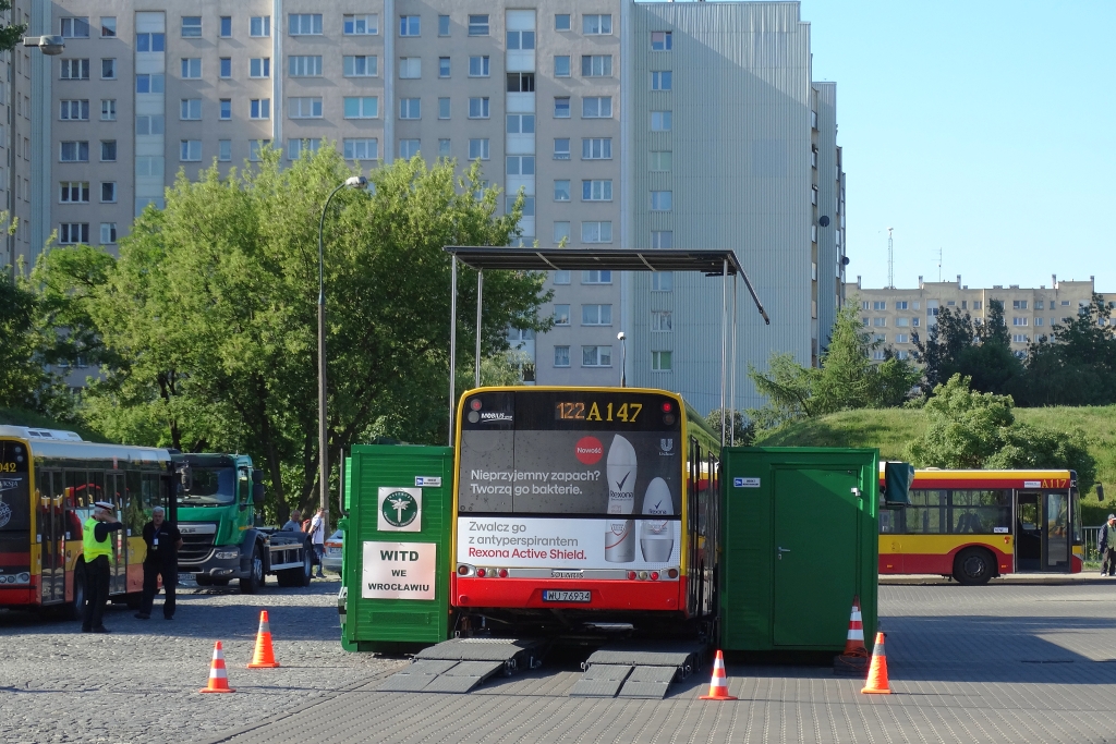 A147
8 czerwca w godzinach porannego szczytu Inspektorat Transportu Drogowego kontrolował stan techniczny autobusów na pętli Os. Górczewska. Zrobili to na tyle fachowo, że zablokowali większą część pętli dezorganizując ruch. Zarówno kierowcy jak i pasażerowie śpieszący do pracy nie przyjęli tego faktu z jakąś szczególną radością...
Słowa kluczowe: SU12 A147 122 OsiedleGórczewska