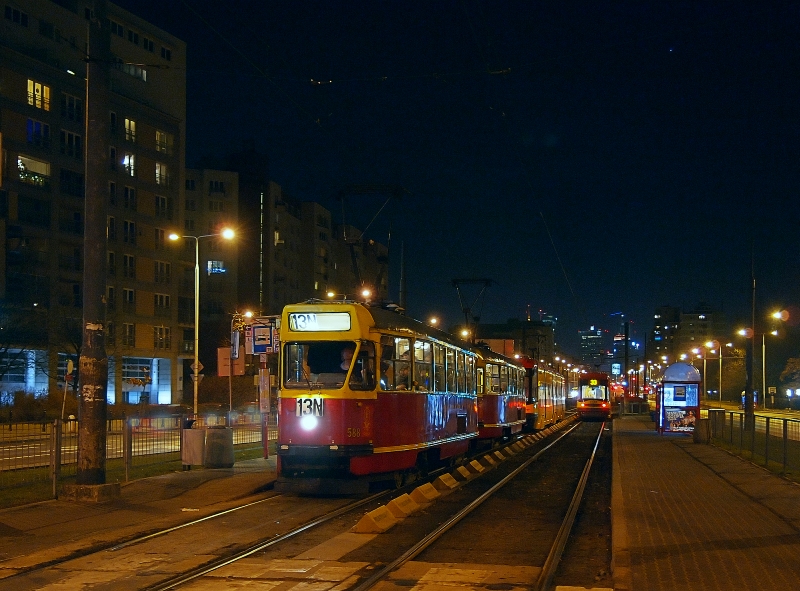 588+295
Parówka przy Babce czuje ciężki oddech Swinga na plecach...
Słowa kluczowe: 13N 588+295 13N AlejaJanaPawłaII PZ13NZTM