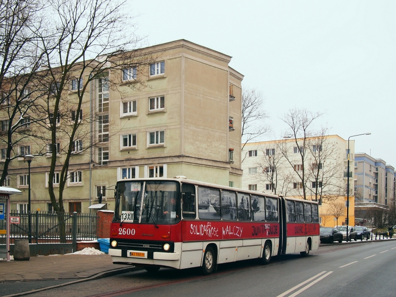 2600
Gdy ujrzałem ten wóz w moich rodzinnych stronach - pierwsze skojarzenie miałem ze 112...
Słowa kluczowe: IK280 2600 13XII Nowolipki