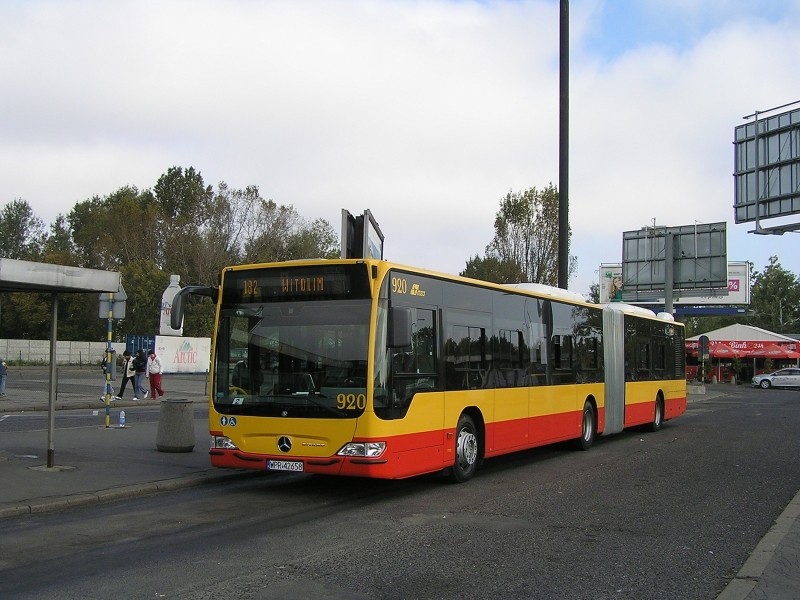 920
W związku ze zbliżającą się wielkimi krokami dostawą Mercedesów - taki oto tester, który pojawił się w 2011 r.
Słowa kluczowe: MercedesCitaroO530G 920 182 DworzecZachodni