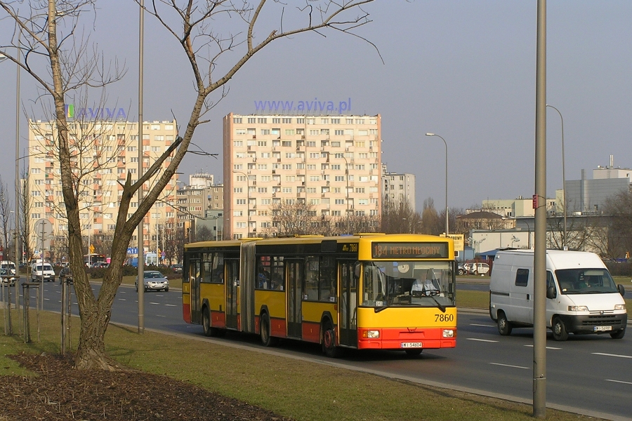 7860
Nawet i taki widok nie był w 2011 r. czymś szczególnie oryginalnym.
Słowa kluczowe: M181M 7860 184 AlejeJerozolimskie