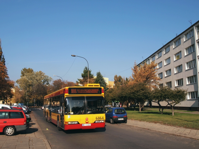 6864
Przychylam się do opinii OmniBuserów, że ulica Garwolińska zastawiona jest w przeważającej części przez parkujące osobówki. Względnie przydatnych lokacji pozostało niewiele. Ta przy parku jest jedną z nich.
Słowa kluczowe: N4020 6864 188 Garwolińska