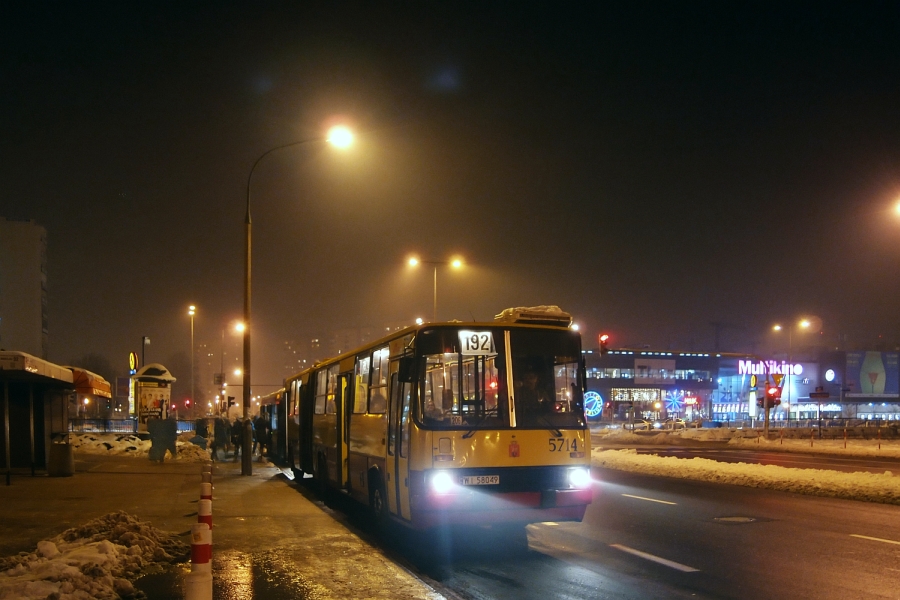 5714
Do dzisiejszej puli dorzucam garść słupków i Ikarusa niedaleko metra...
Słowa kluczowe: IK280 5714 192 Gandhi