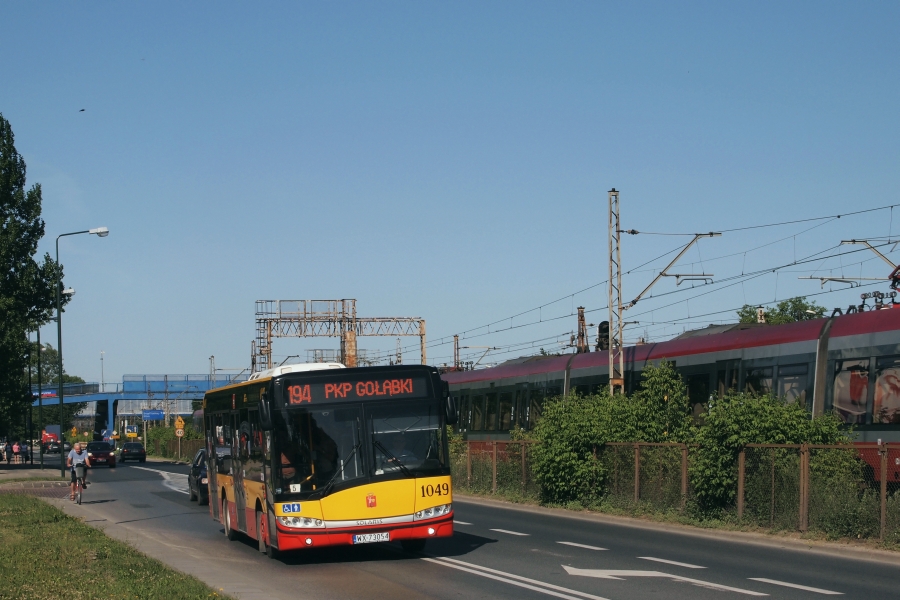 1049
Pan na rowerze dokładał wszystkich sił, by jednak znaleźć się na zdjęciu na planie głównym. Niestety, autobus okazał się szybszy... ;)
Słowa kluczowe: SU10 1049 194 Traktorzystów