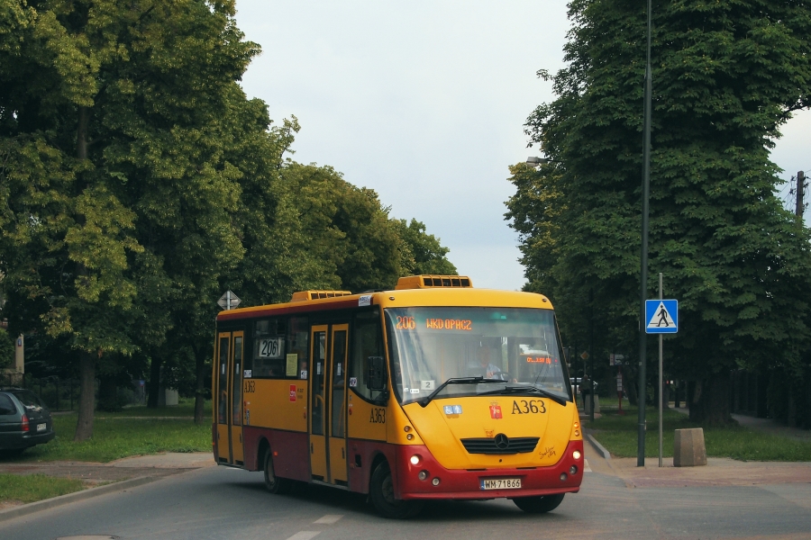 A363
206 niedaleko swojej niedawnej jeszcze pętli. Sama się Solina nawinęła pod obiektyw podczas nieco długiego oczekiwania na przeguba na 127, więc... czemu nie?

Swoją drogą w przypadku Solin zwraca uwagę dość dziwna skłonność do tablic bocznych. Jeżeli nie dało rady jej obgryźć, pomazać, pokleić, to chociaż można... powyginać ;P
Słowa kluczowe: H7-20 Solina A363 206 Chrościckiego