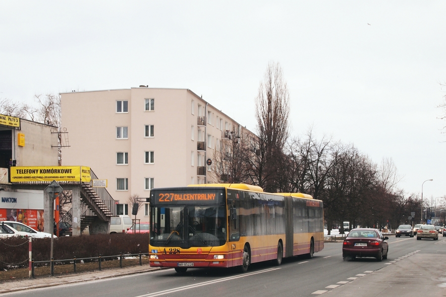 A228
I jeszcze jeden MAN w scenerii bródnowskich bloków tym razem ;)
Słowa kluczowe: LionsCityG A228 227 Łabiszyńska