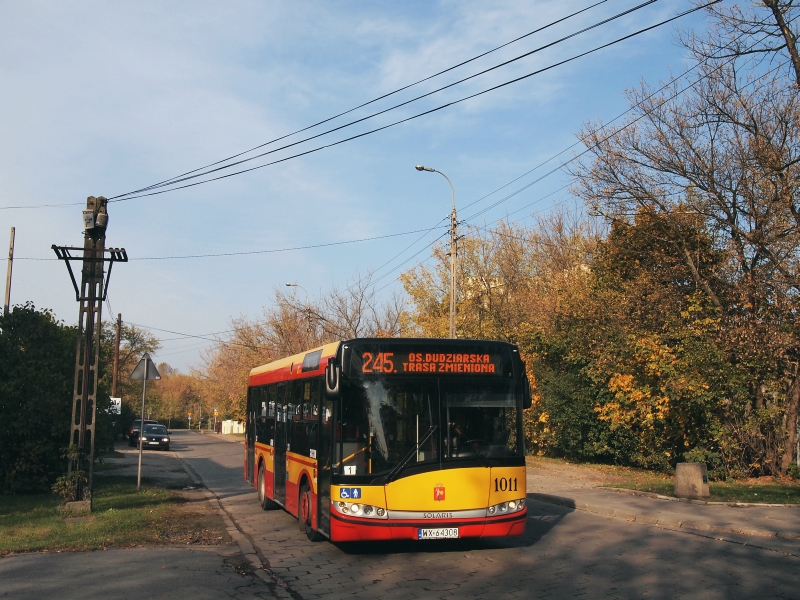 1011
Podążając nieświadomie śladami Solarisa8315 trafiłem na wytrylinkowaną ulicę Podolską. Jako, że ulica ta nie doświadczała wcześniej autobusowej obecności, stała się ona punktem podstawowym mojej dzisiejszej fotowyprawy.
Słowa kluczowe: SU10 1011 245 Podolska