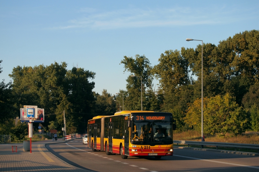 A231
Zgodnie z zapowiedzią dziś ponownie byłem w Nowodworach i okolicach celem złapania przegubowego 314. Były (podobnie jak wczoraj) aż dwie sztuki.
Słowa kluczowe: LionsCityG A231 314 Światowida