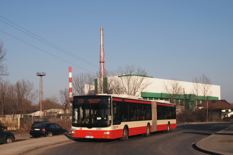 3382
Podczas, gdy po Śródmieściu i Mokotowie szalał 6308, na Utracie objawił się w roli Ikarusa ten oto pojazd. Było to dla mnie niemałe (acz miłe) zaskoczenie.

BTW. Po parówkach na złomowisku już nawet śladu nie ma.
Słowa kluczowe: LionsCityG 3382 338 ZajezdniaUtrata Gwarków