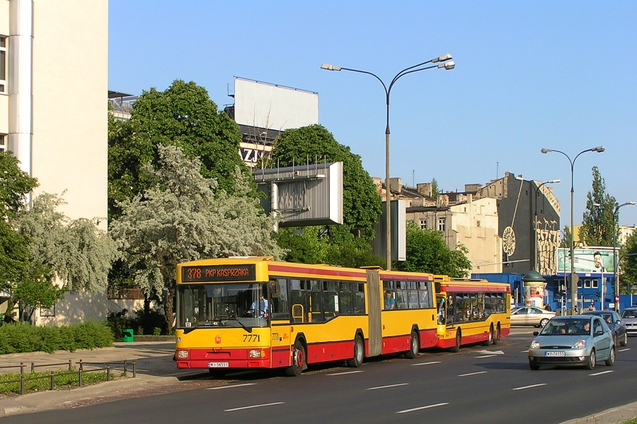 7771
Budynku w tle z muralem też już nie zobaczymy...
Słowa kluczowe: M181M 7771 378 Towarowa