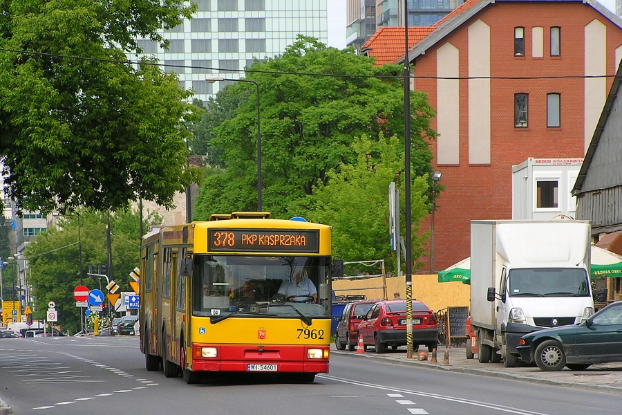 7962
Być może numer linii powróci za czas jakiś - tym razem jako bezpośredni potomek linii 178 (choć pewnie takiego taboru na nim nie ujrzymy).
Słowa kluczowe: M181M 7962 378 Grzybowska