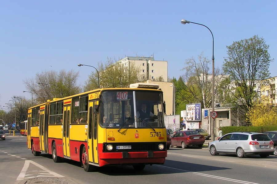 5745
Czwarte wcielenie linii 407, czyli formalnie post-E-5 przekształcone w faktyczne 507bis ;)
Po czterech miesiącach istnienia 407 i 507 połączyły się w jedną linię, zachowując trasę pierwszej z nich, a numer drugiej.
Słowa kluczowe: IK280 5745 407 Saska