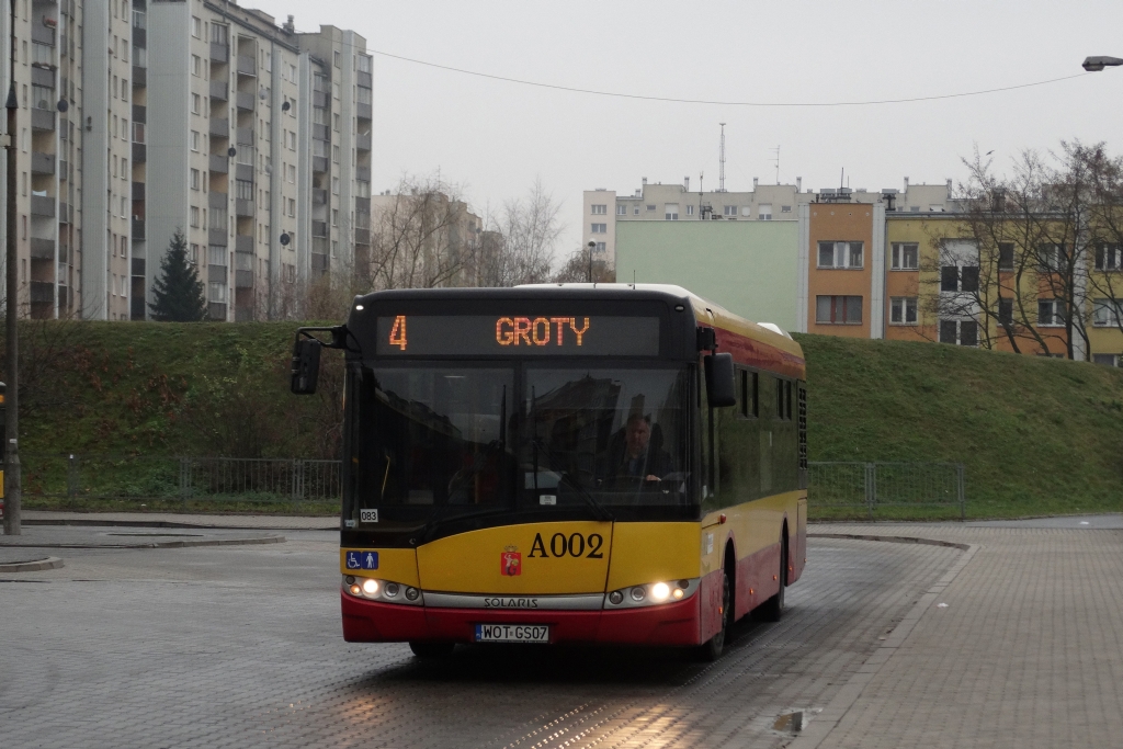 A002
Obsługa nowych linii do końca czerwca pozostaje w gestii ZTM. Od lipca zająć ma się tym przewoźnik wyłoniony w przetargu.

Na zdjęciu linia 4, czyli dawna 149. 
Słowa kluczowe: SU12 A002 Bemowo4 OsiedleGórczewska