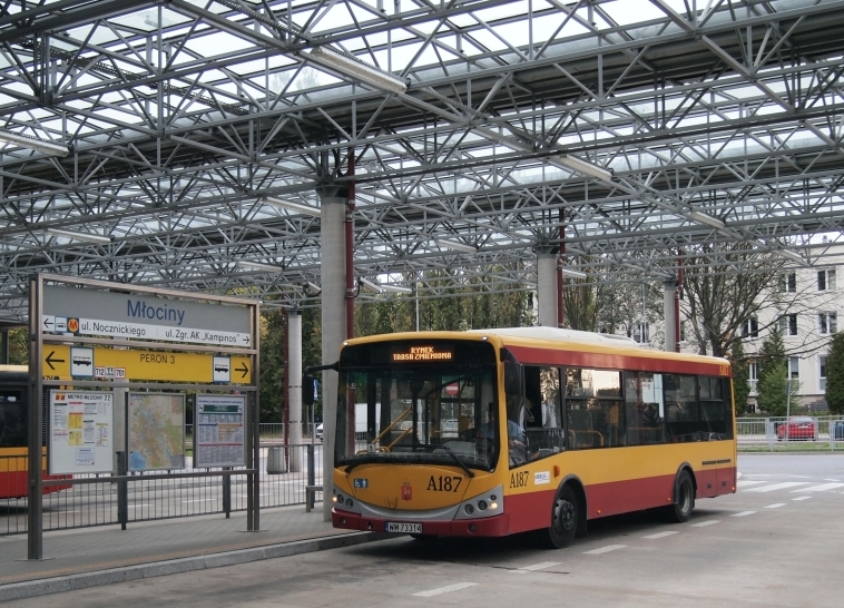 A187
Linia "Rynek Trasa Zmieniona". Ponoć dziwadło.
Słowa kluczowe: M083C Libero A187 712 MetroMłociny