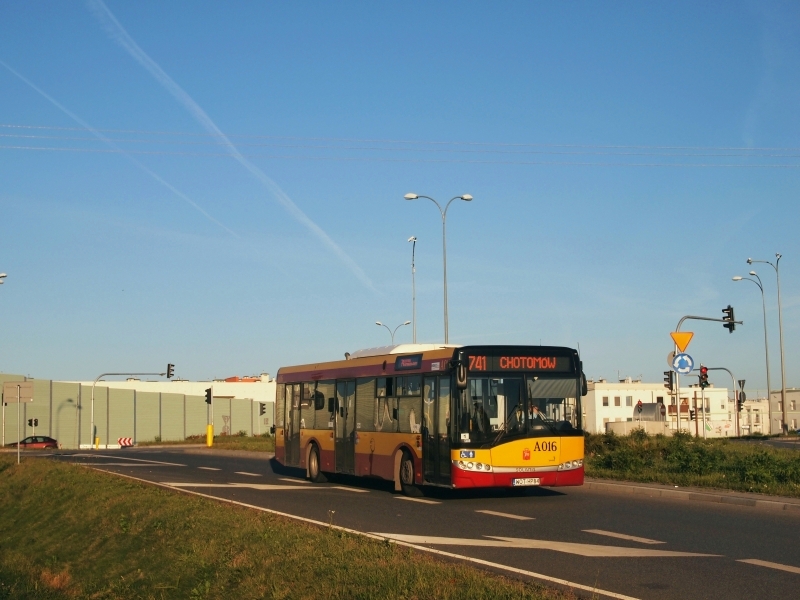 A016
Na zakończenie tej wrzutki zaSolina na linii 741. Solaris wyjechał właśnie z osiedla Przylesie w Jabłonnie, za chwilę skręci w ul. Szkolną i pojedzie do Chotomowa.
Słowa kluczowe: SU12 A016 741 Jabłonna Przylesie