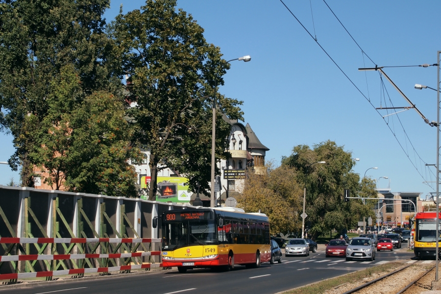 1549
Specjalna linia 900 dowożąca chętnych z pl. Bankowego przez ul. Anielewicza i Powązkowskiej do Kompleksu Wojskowego przy ul. Kozielskiej 4, gdzie odbywała się impreza w ramach Święta Kawalerii Polskiej.
Stan zapełnienia w kursie, którym ja jechałem: sardynki.
Słowa kluczowe: SU12 1549 900 Okopowa