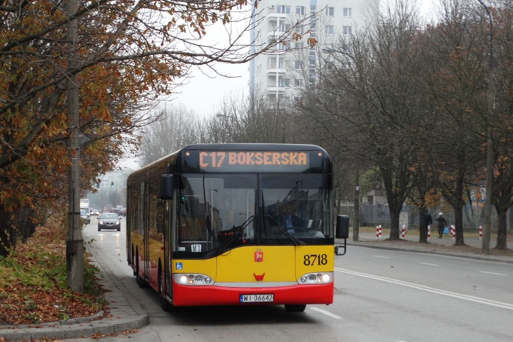 8718
Jedna z dwóch premierowych linii autobusowych w tegorocznym "sezonie cmentarnym" i jednocześnie jedna z nielicznych linii cmentarnych z minutowym rozkładem jazdy na przystankach. 
C17, czyli takie nieco skrócone 317...
Słowa kluczowe: SU15 8718 C17 Wałbrzyska