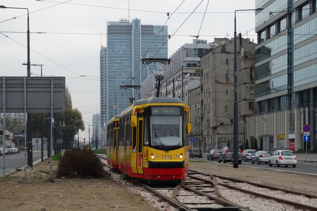 2138+2139
Przy przeplocie torowym czekającym na "jedenastkę".
Słowa kluczowe: 123N 2138+2139 C4 Prosta