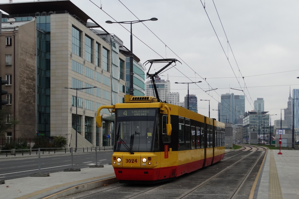 3024
Nie, to nie jest żadna fotoszopka. Praga zrobiła tego dnia psikusa, wskutek czego na wyświetlaczach tego u-boota zabrakło tak istotnej literki. 
Słowa kluczowe: 116Na 3024 C4 Prosta