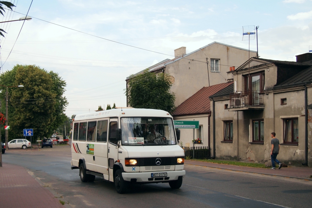 WOT 01757
Jeszcze jeden Dar-Bus tym razem do Osiecka. Oznaczenie firmy wreszcie jest takie, jakie być powinno, czyli widoczne.
Słowa kluczowe: Mercedes O614D WOT01757 Dar-Bus Karczew Armii Krajowej