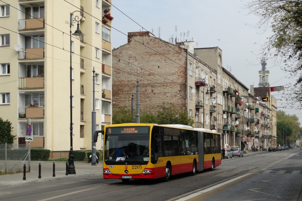 2205
Obsługa linii zmienną była. Wóz ten nieco wcześniej można było spotkać na linii B.
Słowa kluczowe: ConectoG 2205 A Kawęczyńska DTP2014