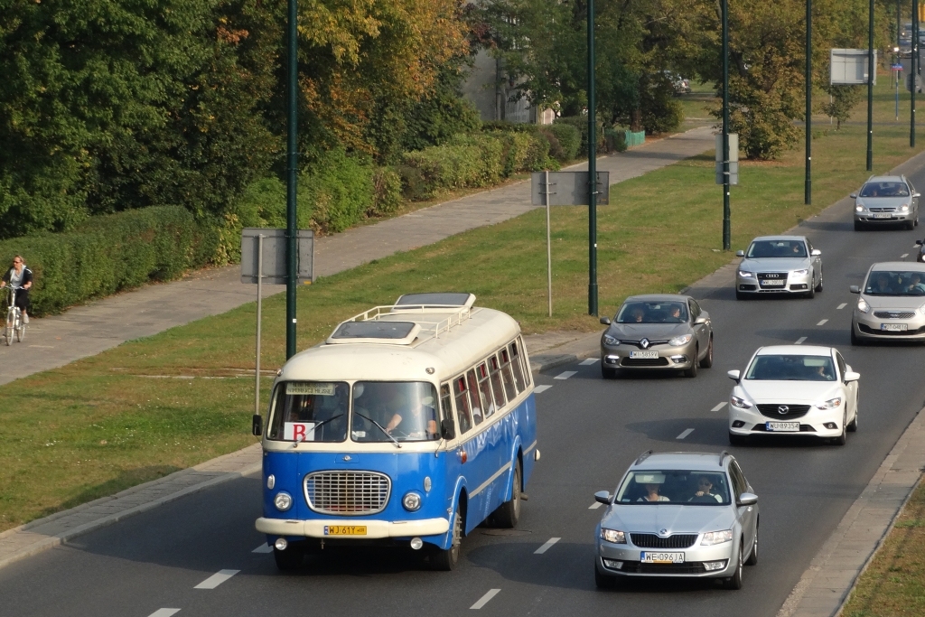 8058
Rzut z góry na niebieskiego ogórka.
Słowa kluczowe: Jelcz043 8058 alejaStanówZjednoczonych DTP2014