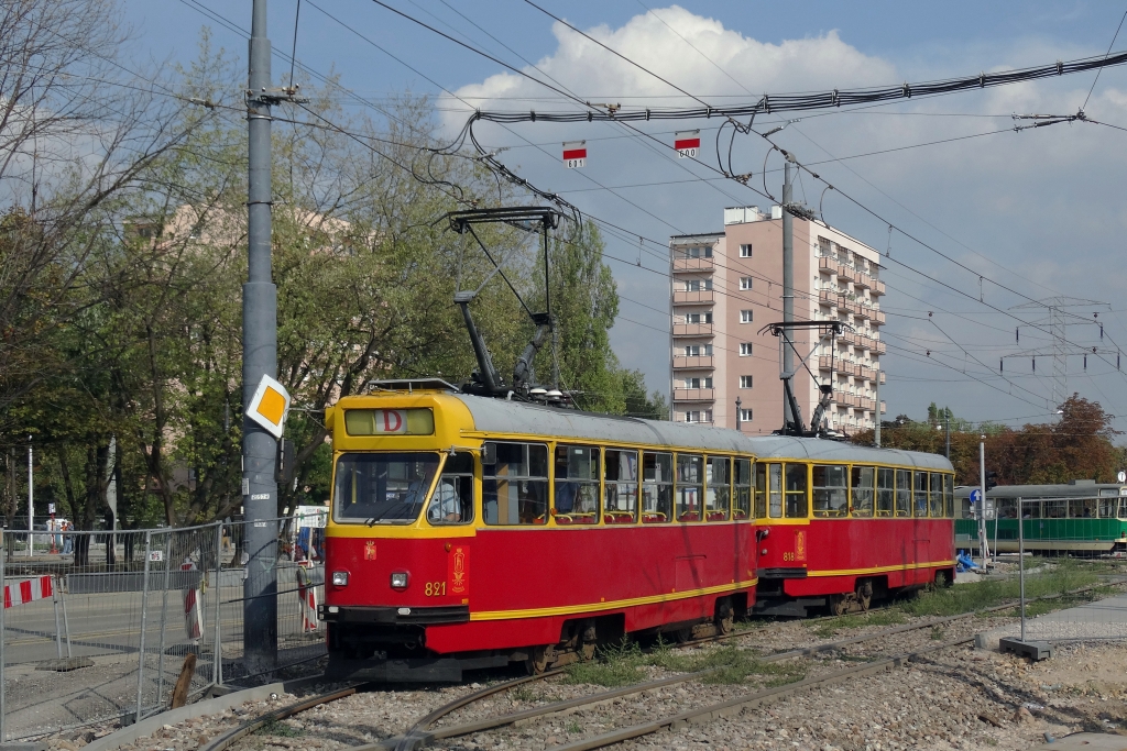 821+818
Można się było także przejechać i "Żabą".
Słowa kluczowe: 13N 821+818 D Woronicza