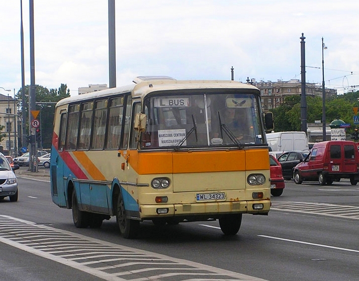 WL 34323
Z prywaciarzy kursujących do Legionowa obecnie pozostał chyba tylko rachityczny Translud.
Słowa kluczowe: H9-21 WL34323 L-Bus placBankowy