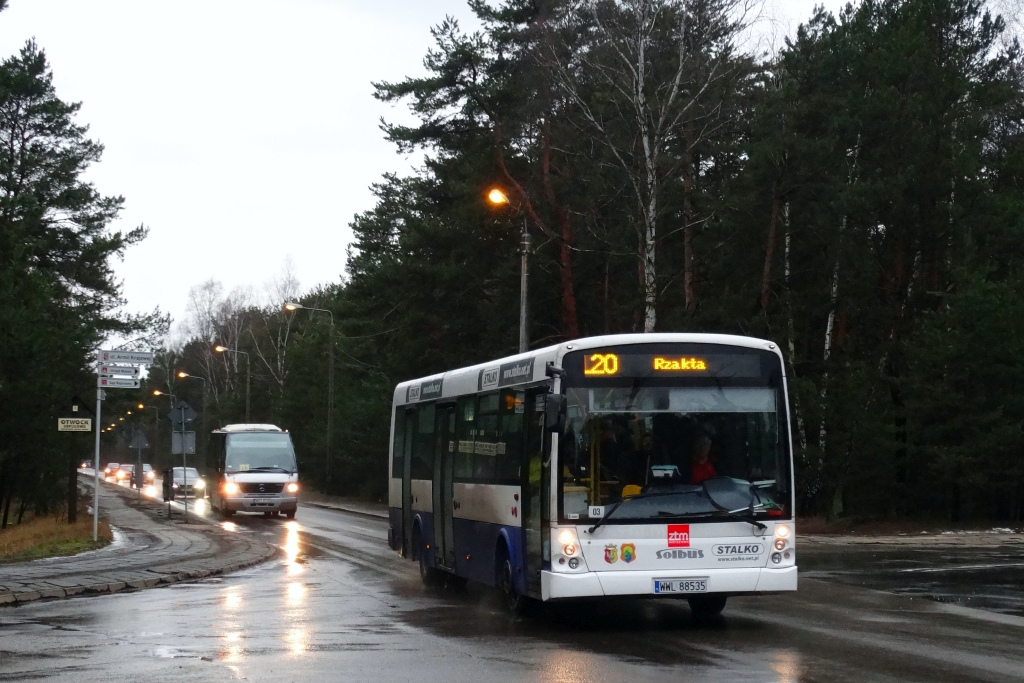 77
Podobnie jak w przypadku linii L22 tu także istniał wcześniej (i istnieje nadal) dublujący prywaciarz. Linia z Otwocka do Rzakty. Spotkać tu można nieduże pojazdy firmy "Wilga-Bus" (tak, oni jeszcze istnieją ;) ).

Przy okazji ciekawostka - czy brygadowo obie "elki" liczone są razem? Oznaczenie brygadowe "03" wygląda w przypadku linii o takiej częstotliwości i długości trasy dość dziwnie.
Słowa kluczowe: Solbus SN11 77 L20 Otwock Narutowicza