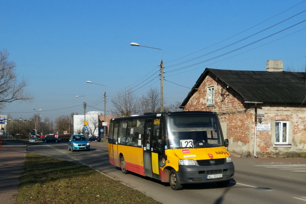 A694
Była w Pruszkowie swojego czasu linia L11 (obecnie krąży po Wieliszewie i przyległościach), była L12 (o jakimś dziwnym statusie, bo niby nie ztm, a na mapie ztm-u naniesiona została), a obecnie jedyną "elką" w okolicy jest właśnie L23, dzięki któremu można pojechać sobie łapać siedemsety w Raszynie ;)
Słowa kluczowe: VDL Berkhof ProCity A694 L23 Pruszków Powstańców