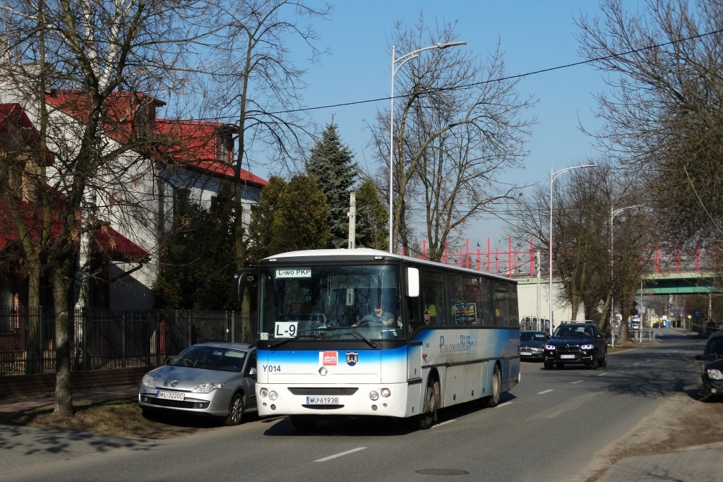 Y014
Powoli dochodzimy do dania głównego przez garść wieliszewskich "elek". 

Dopóki nie zakończy się zabawa w budowę nowego dworca w Legionowie (póki co poprzestano chyba na poświęceniu rozgrzebanej budowy) linie L9 i L11 docierają do dawnej pętli linii 254 (choć najwięcej osób pewnie będzie pamiętać 801).
Słowa kluczowe: IrisbusAxer12M Y014 L-9 Legionowo Handlowa