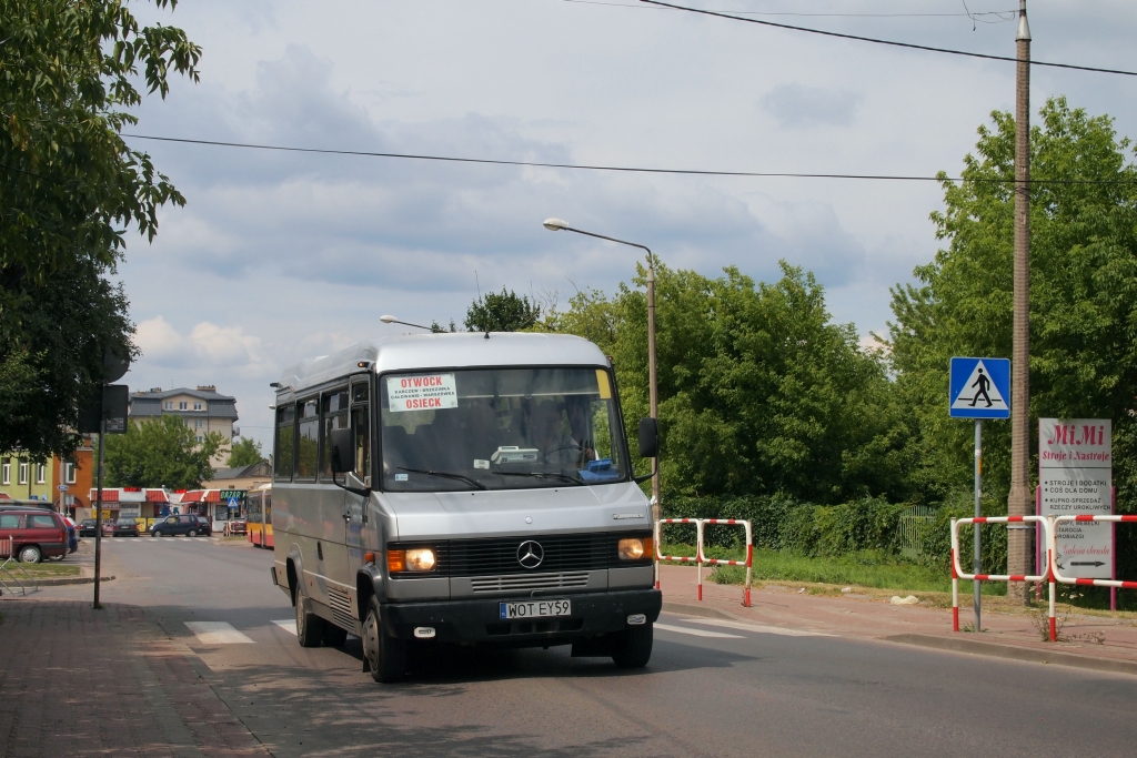 WOT EY59
Istniejąca od 2005 r. firma "Lech Travel" od początku obsługuje linię łączącą Otwock z Osieckiem (przez Całowanie). Nie zdarzyło mi się widzieć u nich czegoś większego niż różnej maści busy.
Słowa kluczowe: Mercedes-Benz 711D WOTEY59 LechTravel Otwock Orla