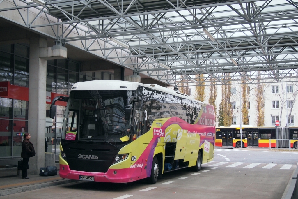 WPR 44568
Odjechał jeden ModlinBus, a po chwili nadjechał drugi (choć docelowo w przeciwnym kierunku)...
Słowa kluczowe: TK400EB ModlinBus WPR44568 MetroMłociny