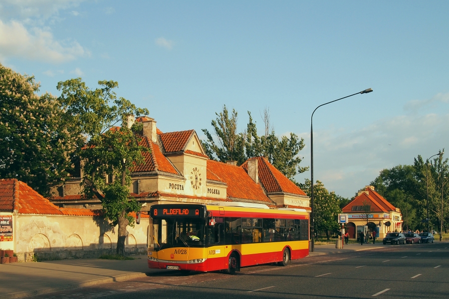 A028
Linia B w Wilanowie. 
Niegdyś codziennie. 
Obecnie raz w roku.
Słowa kluczowe: SU12 A028 B Wilanów Przyczółkowa NM2013