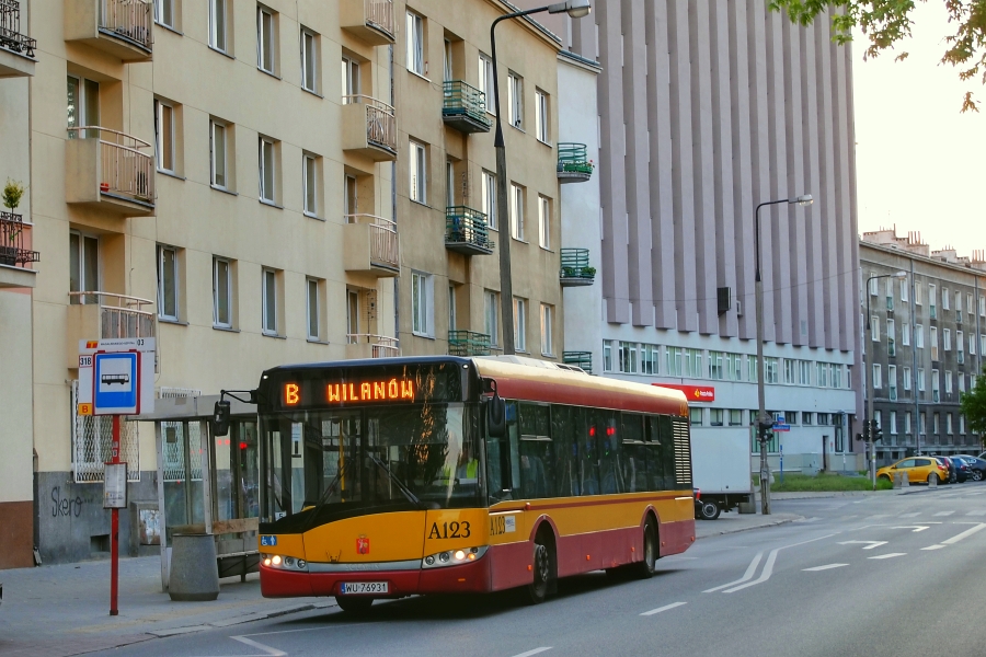 A123
Autobus liniowo na ul. Kazimierzowskiej.
Niegdyś codziennie.
Później tylko od poniedziałku do piątku.
Wkrótce raz w roku.
Słowa kluczowe: SU12 A123 B Kazimierzowska NM2013