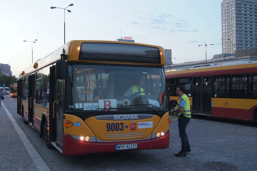 M078 / 9003 / A609
M078 za szybą, 9003 na "mordzie", A609 we wspomnieniach.
Słowa kluczowe: CN280UB OmniCity M078 A609 B placDefilad NM2013