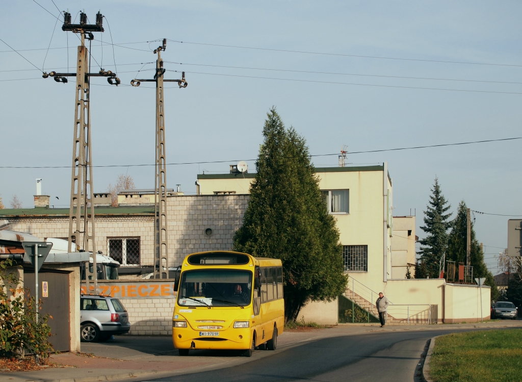 WI 9701R
"Czwórka" umożliwiała dojazd do cmentarza w Gąsinie, "trójka" do cmentarza w Żbikowie (tyle, że od tej ostatniej kawałek trzeba było dojść).
Słowa kluczowe: Kapena ThesiCity WI9701R 3 Pruszków