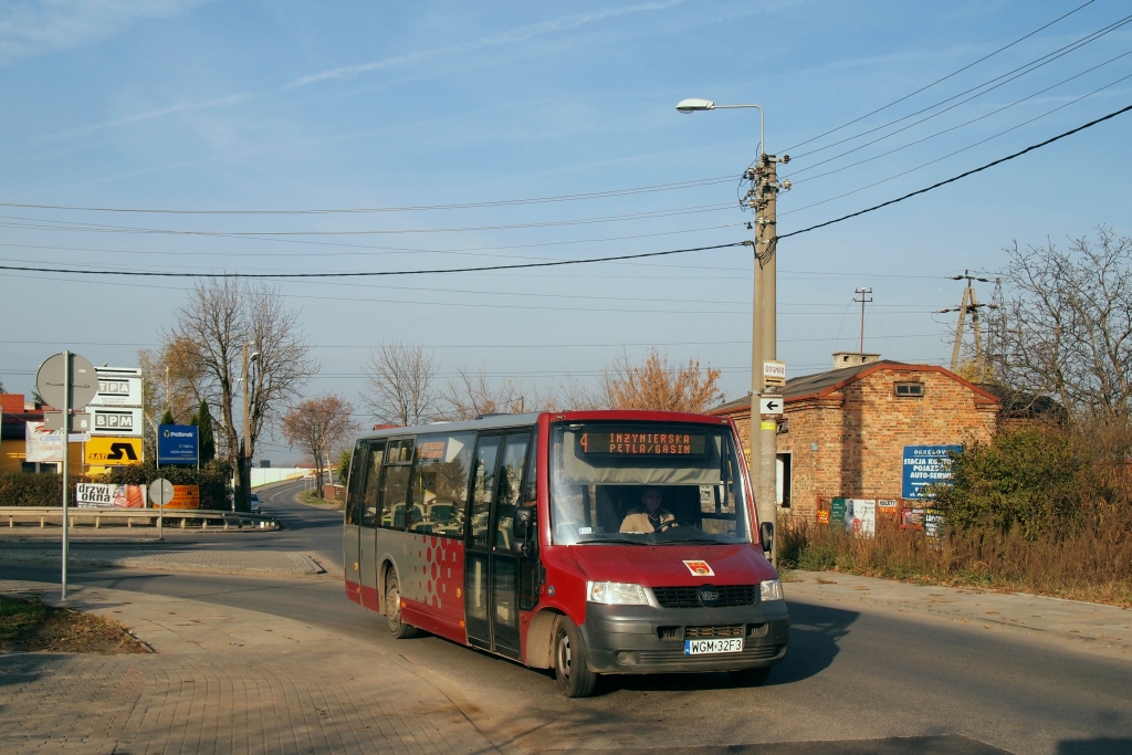 30003
Pruszkowska komunikacja miejska trzyma się nieźle. W dniach 1-3 listopada kursowała jak w dzień powszedni.
Słowa kluczowe: VDL Berkhof ProCity 30003 4 Pruszków Promyka