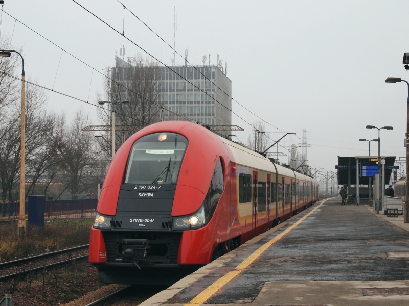 27WE-004
Dziś stojąc na Zachodnim miałem szczęście do padniętych wyświetlaczy. W tym przypadku można było ujrzeć starą, dobrą, standardową tablicę.
Słowa kluczowe: 27WE 27WE-004 404 S2 WarszawaZachodnia