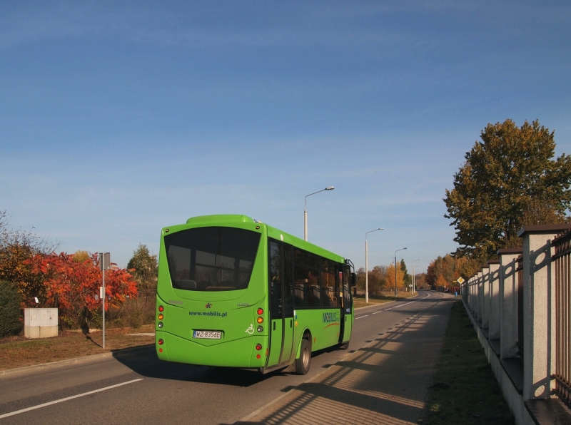 WZ 8356E
Żeby nie było, że same fronty - to i jedno zdjęcie z tyłu też nie zaszkodzi. Wjeżdżamy do Serocka ulicą Wyzwolenia. Dużo nowych budynków i... ofert sprzedaży gruntów. 
Słowa kluczowe: Kapena Urbanino WZ8356E Serock 2 Wyzwolenia