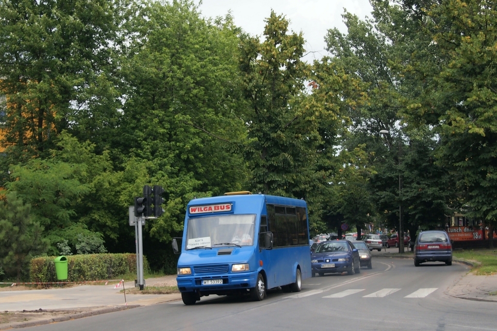 WT 53392
Trzeba przyznać, że ten przewoźnik ma fantazję. Złapałem pięc jego pojazdów i każdy z innej bajki...
Ten konkretnie wraca z Rzakty.
Słowa kluczowe: Kapena City 7,5 WT 53392 Wilga-Bus Otwock Matejki