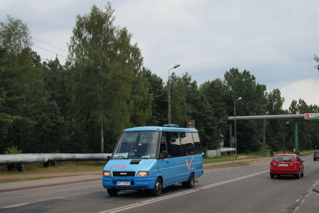 WT 53583
I kolejny wynalazek "Wilgi". Przód trochę w stylu "jak dorosnę to będę jak Pendolino".
Słowa kluczowe: Iveco TurboDaily WT53583 Wilga-Bus Karczew Mickiewicza