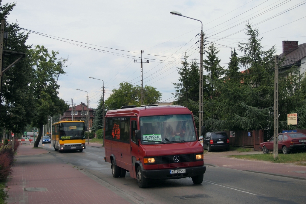 WT 60553
Od "Wilgi" to już będzie wszystko na dziś, ale kto wie, jakie taborowe tajemnice ich flota jeszcze kryje ;)
Wóz wcześniej był cały czarny, ale został przemalowany (i słusznie, bo mógł się kojarzyć z karawanem).
Słowa kluczowe: Mercedes-Benz 814D WT60553 Wilga-Bus Karczew Mickiewicza