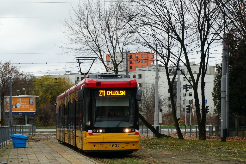 3607
Sądząc po oznaczeniu zastępcza linia autobusowa. 
Linia teoretycznie miała rozpocząć kursowanie ok. godz. 10.30. Z Cmentarza Wolskiego pierwszy kurs wyruszył ok. godz. 11.00.
Pasażerowie oczekujący na przystankach byli mocno zdezorientowani biorąc pod uwagę fakt, że nigdzie (poza Internetem) żadnej informacji o tej linii nie było.
Słowa kluczowe: 128N 3607 Z11 CmentarzWolski